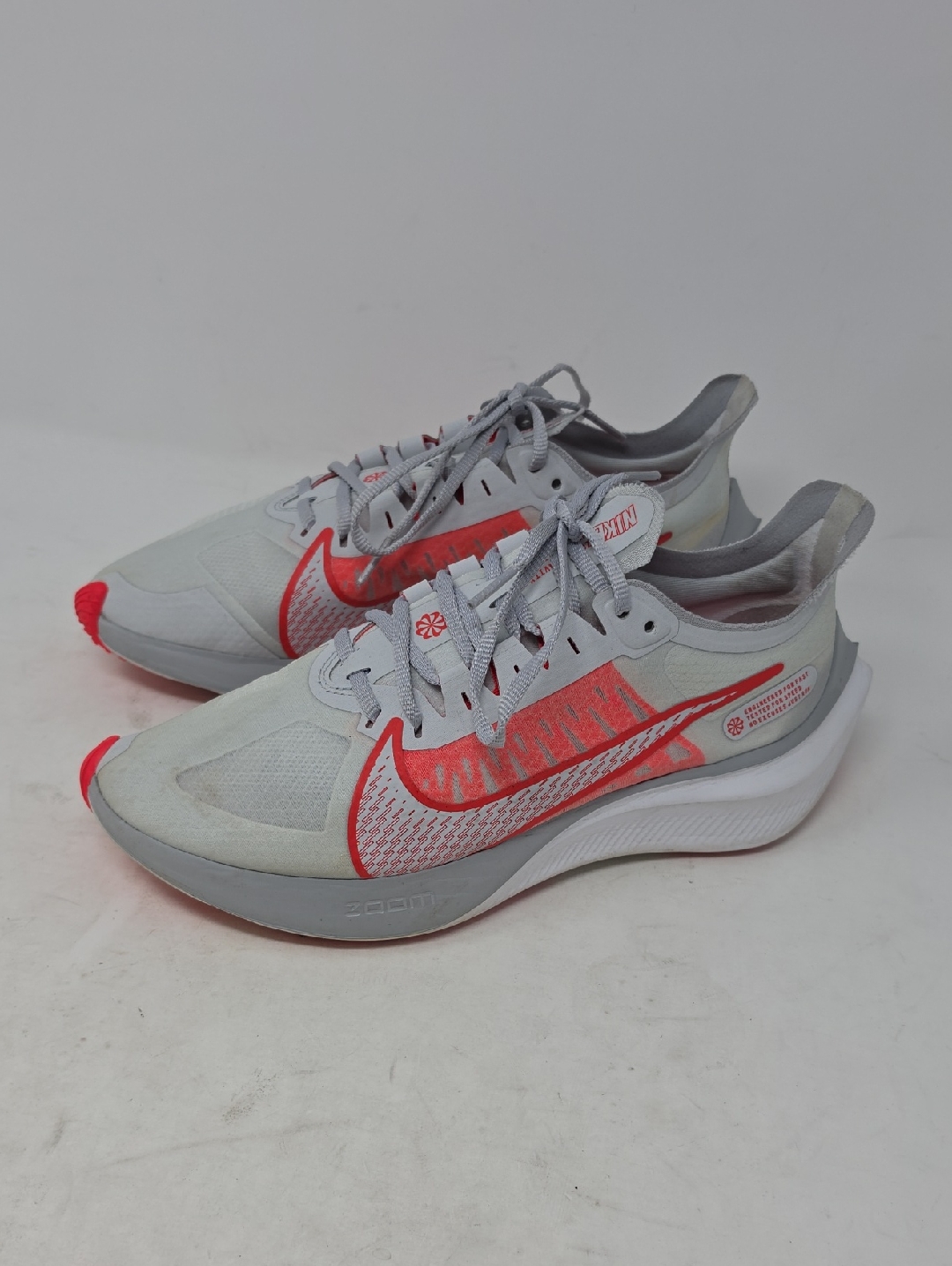 Nike Zoom Gravity Women’s Running Sneakers Light Gray With Neon Coral Size 8.5